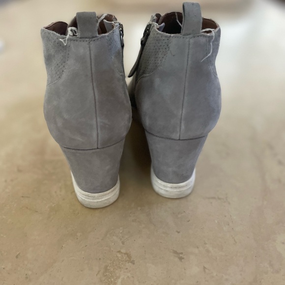 Linea Paolo Felicia Wedge Sneaker Light Grey Size 8M - Picture 5 of 8